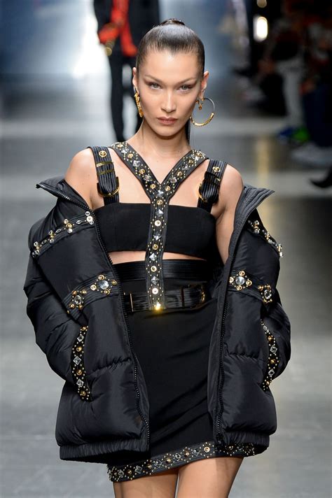 versace show bella hadid